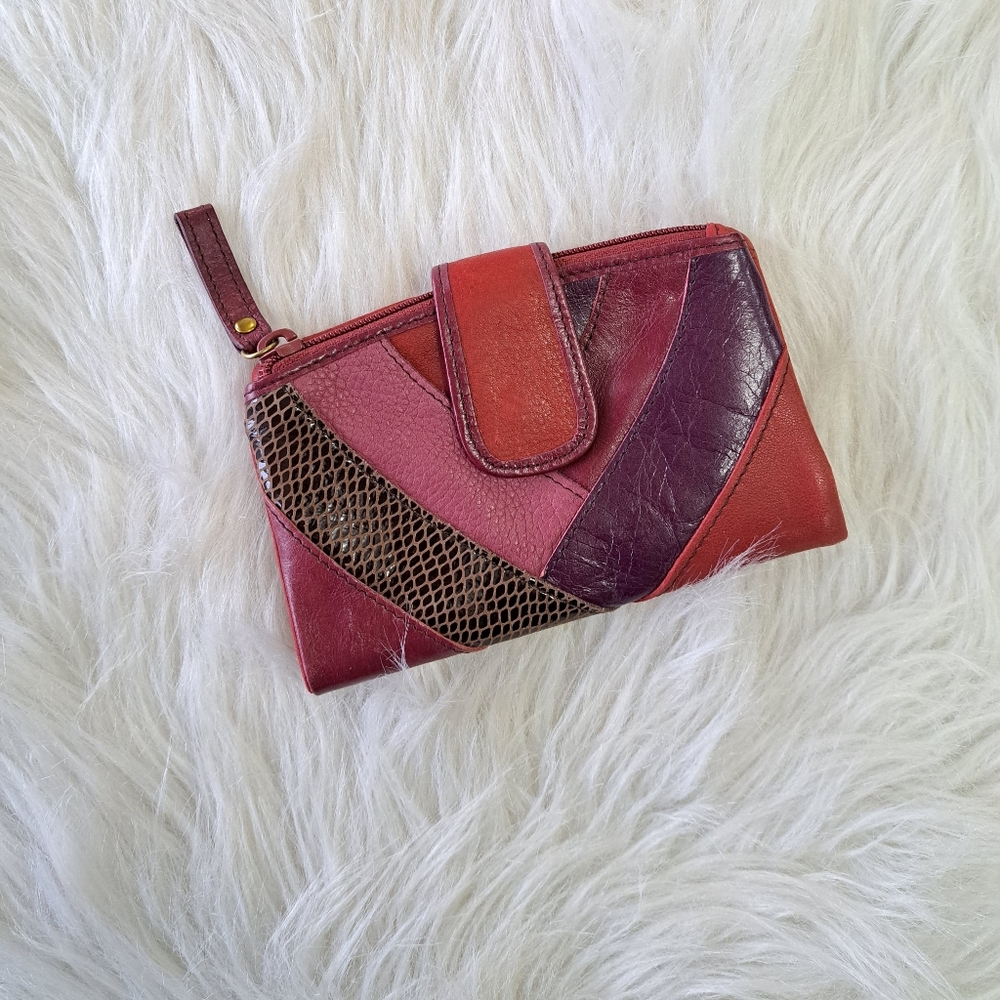 SALE. Midsz Fossil leather wallet + bonus matching makeup bag